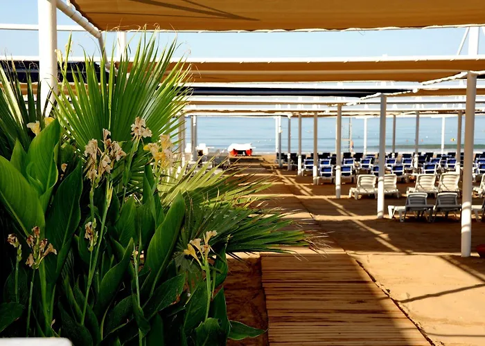 Dream World Hill 5* Side