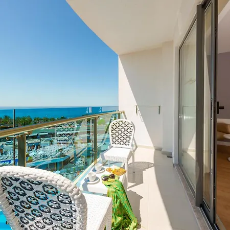 Dream World Hill 5* Side